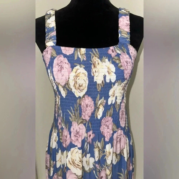 Dashing Smocked Floral Printed Sleeveless Maxi Dress - Picture 2 of 3